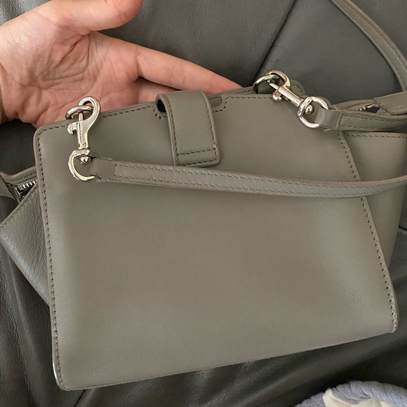 SAINT LAURENT
Calfskin Monogram Toy Cabas Grey - Picture 5 of 6